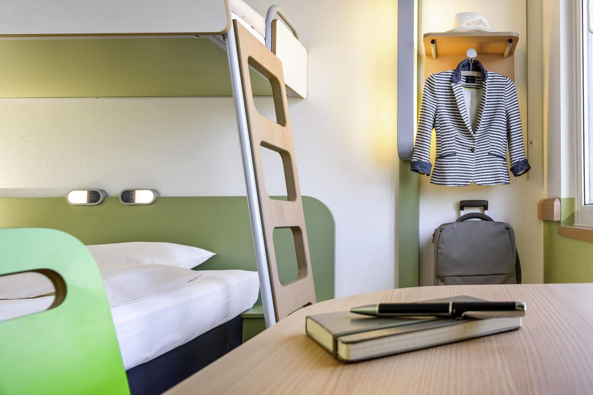 Ibis Budget Lyon Est Chaponnay Exterior foto